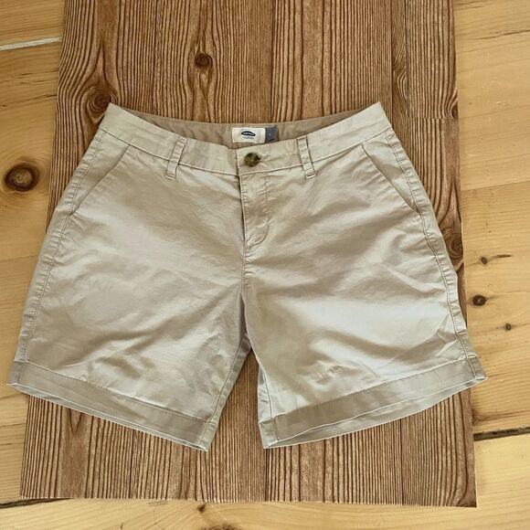 Old Navy tan khaki flat front shorts size 2 - Picture 3 of 5
